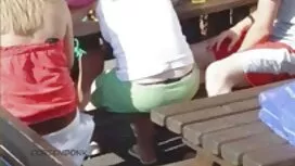 Mädchen mit Schuhen  ...