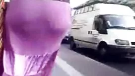 Mädchen in rosa Klei ...