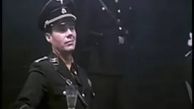 Frau leckt Sperma de ...
