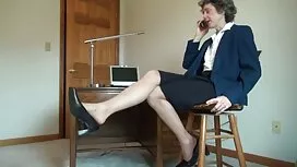 Ihre Kleider necken  ...