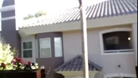 Blonde, legen Sie ei ...