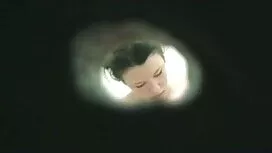 Teen in der Toilette ...