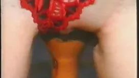 Latina auf nackte re ...