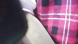 Mann auf dem Tisch u ...