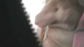 Ein dünnes Mädchen o ...