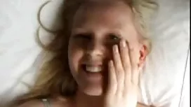 Mädchen masturbiert. ...